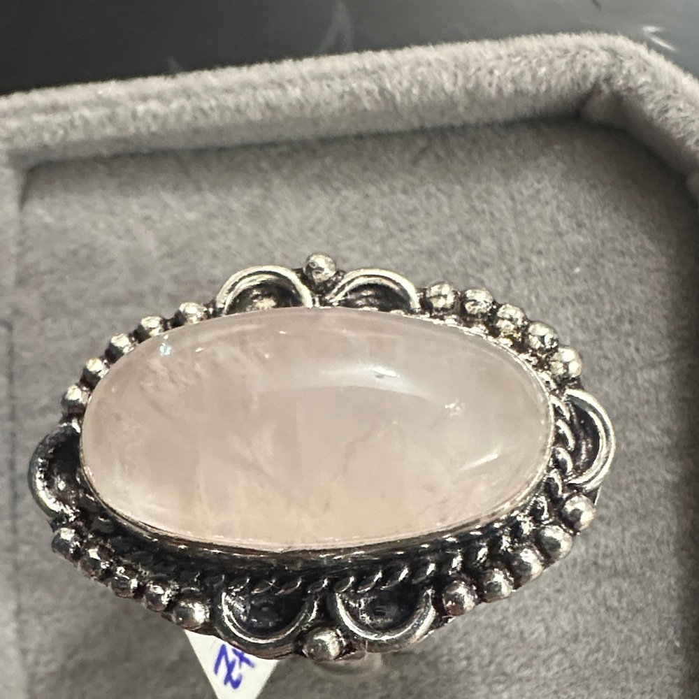 Sterling Silver Ring with Rose Quartz Oval Cabochon Size 9 - Picture 6 of 6